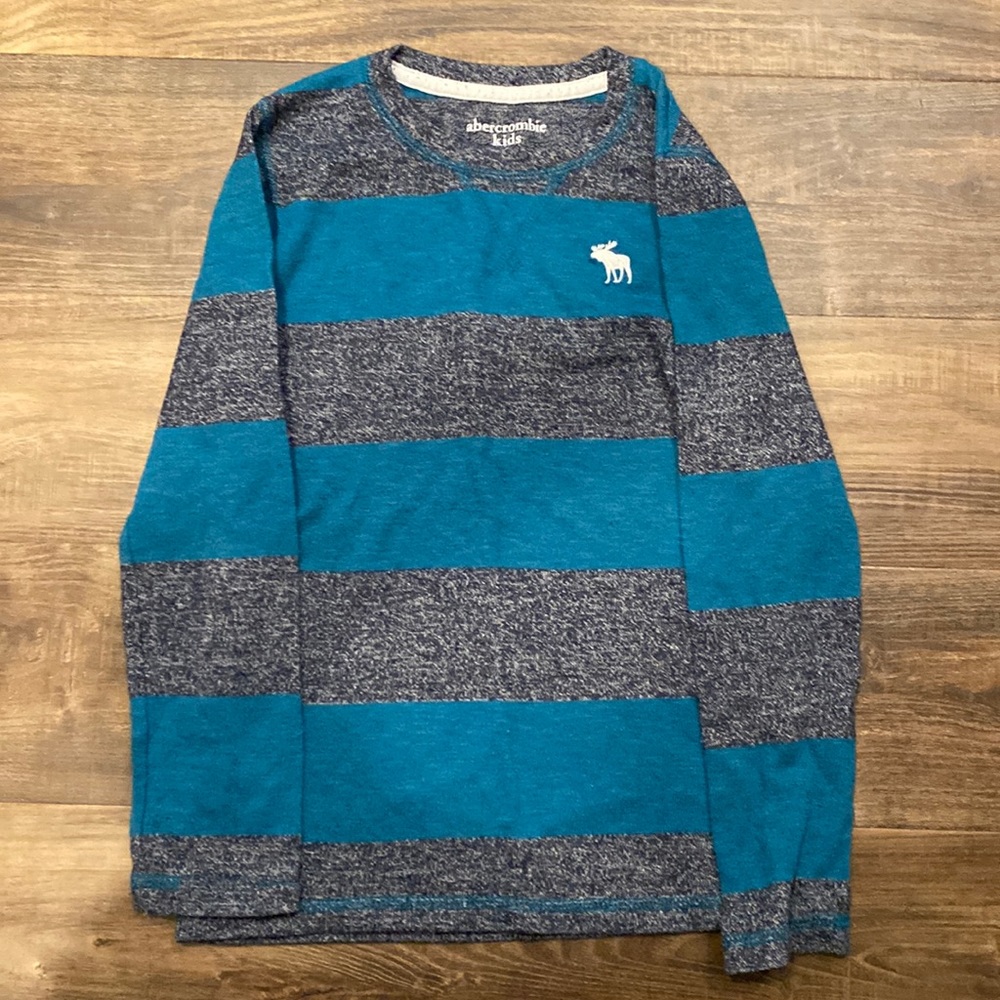 Long sleeve light weight knit sweater